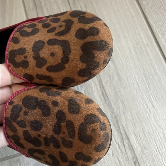 Ann Taylor Loft Round Toe Leopard Flats Size 7.5 - Picture 3 of 4